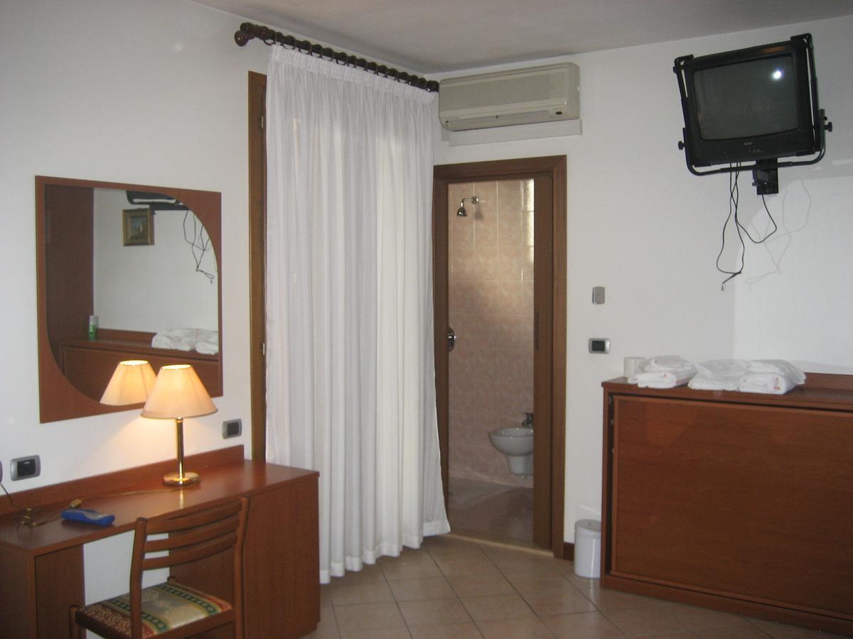 Villa del Conte Hotel Pizzeria Ristorante "Al Leone" מראה חיצוני תמונה