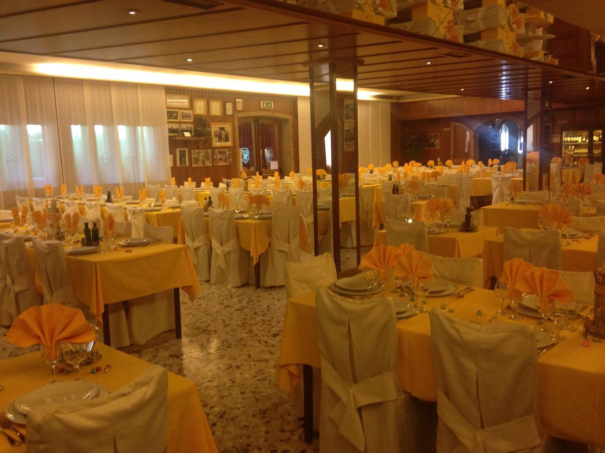 Villa del Conte Hotel Pizzeria Ristorante "Al Leone" מראה חיצוני תמונה